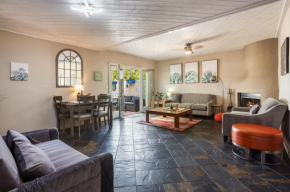 Renovated private in the heart of Old Town Scottsdale, pool & hot tub, outdoor bar & kitchen, walk to shops & bars